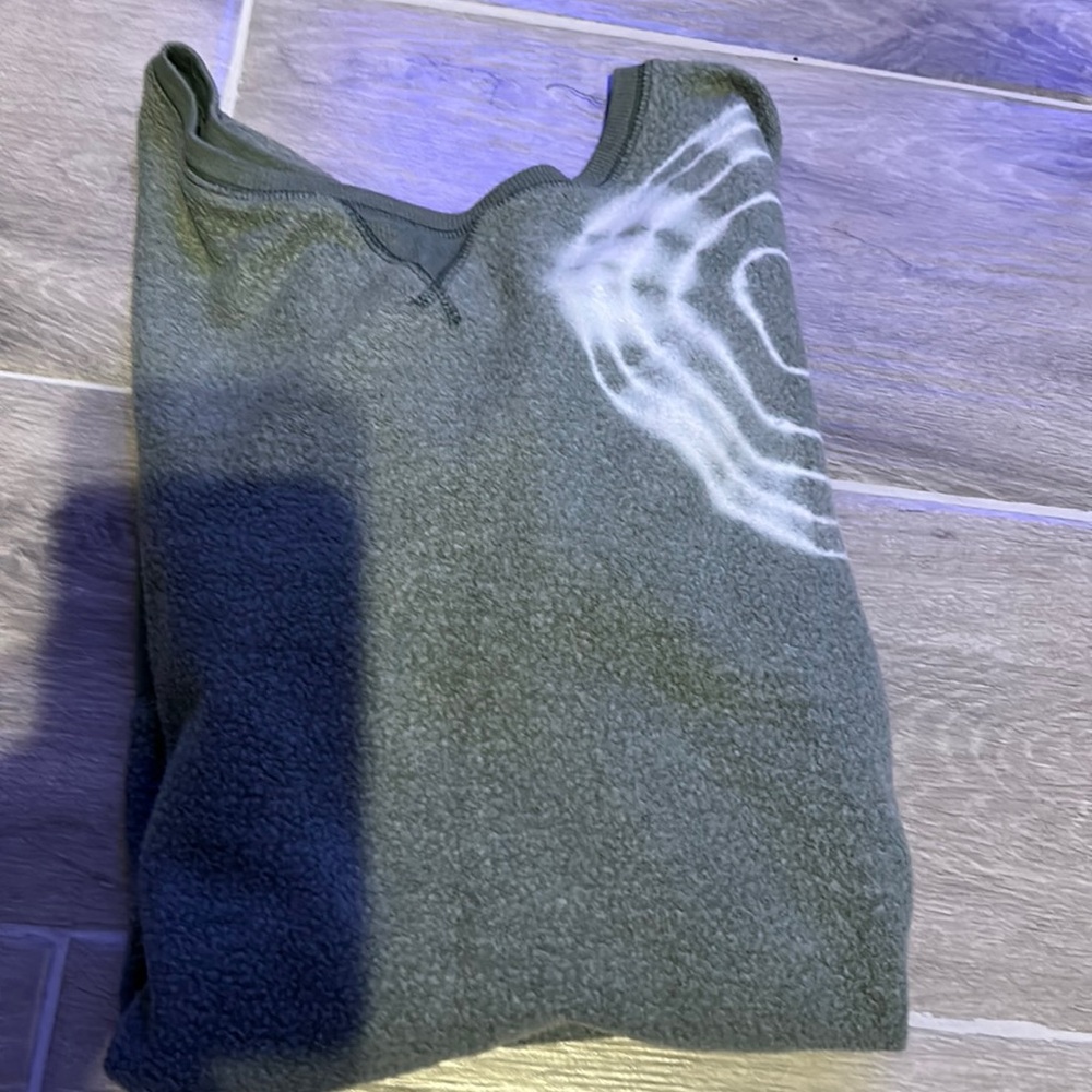 Green sweet shirt